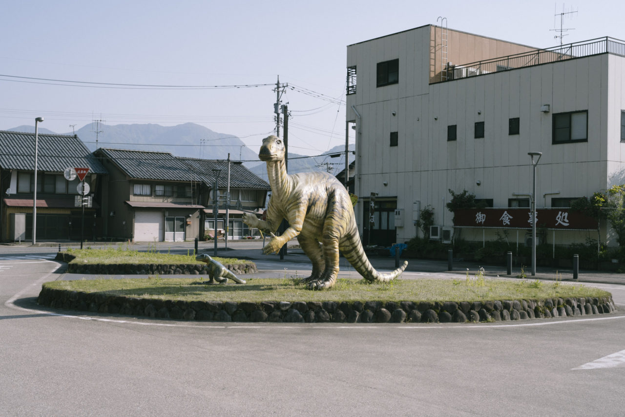 勝山駅前の恐竜